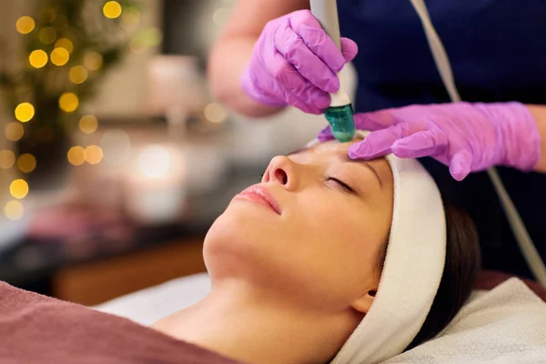 Woman having microdermabrasion facial treatment — Stock Photo, Image