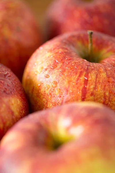 Primer plano de manzanas rojas maduras —  Fotos de Stock
