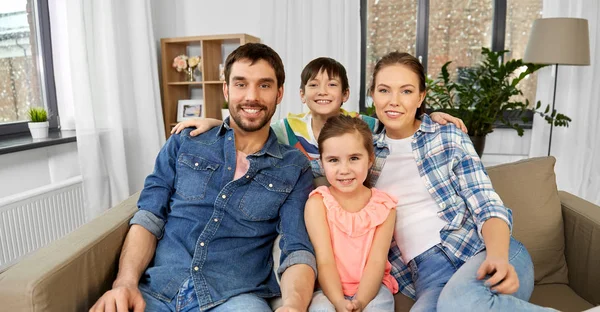 Portrait of happy family at home — Stock Photo, Image