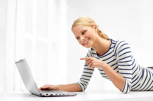 Woman having video call on laptop computer at home — Stock Photo, Image