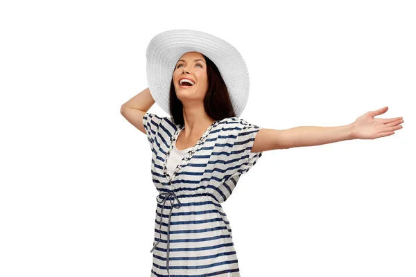 Jonge vrouw in gestreepte tuniek en Sun Hat — Stockfoto