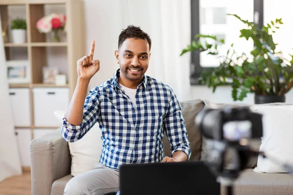 Male blogger with camera videoblogging at home — Stock Photo, Image