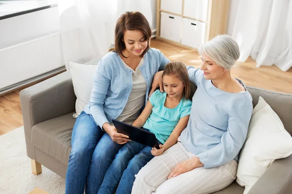 Mother, daughter and grandmother with tablet pc — Stock Photo, Image