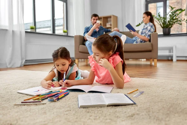Happy sisters drawing and doing homework at home — Stock Photo, Image
