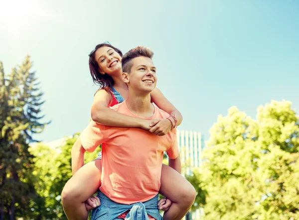 Happy teenage couple having fun at summer park — Stock Photo, Image