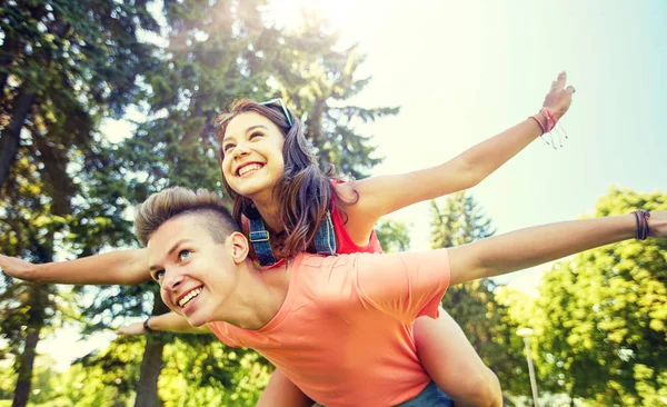 Happy teenage couple having fun at summer park — Stock Photo, Image