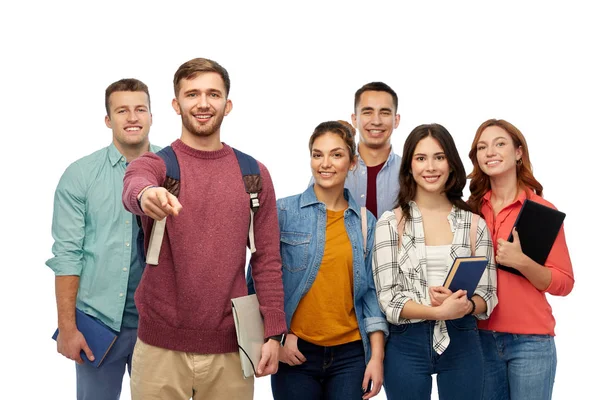 Grupo de estudiantes con libros y bolsas escolares —  Fotos de Stock