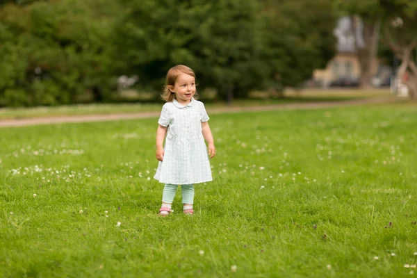 Happy baby girl at summer park — Stock Photo, Image
