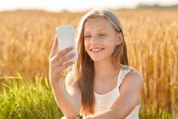 Happy young girl taking selfie by smartphone — Stock Photo, Image