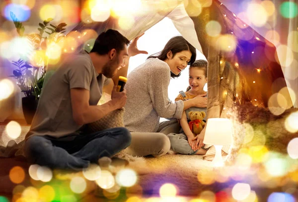 Father telling scary stories to his daughter — Stock Photo, Image