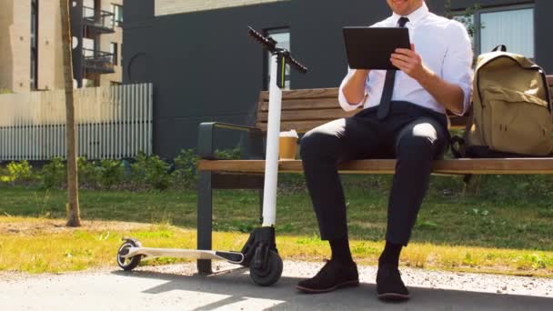 Businessman with tablet computer, bag and scooter — Stock Video