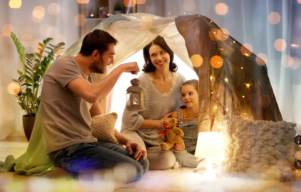 Happy family playing in kids tent at night at home — Stock Photo, Image