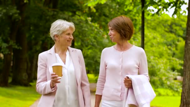 Senior women or friends drinking coffee at park — Stock Video