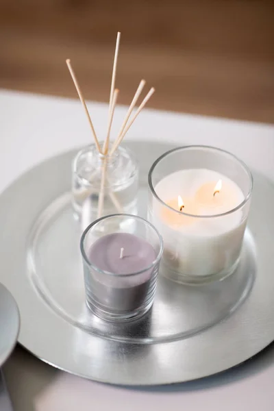 Aroma reed diffuser an candles burning on tray — Stock Photo, Image