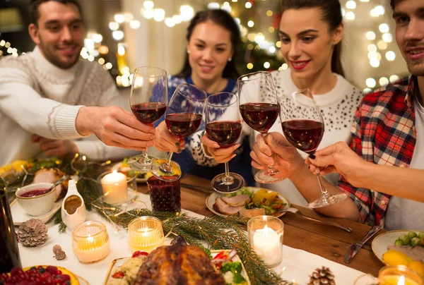 Close up of friends with wine celebrate christmas — Stock Photo, Image