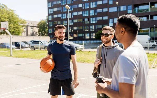 Group of male friends going to play basketball — Stock Photo, Image