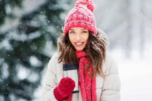 Young woman with hot drink in tumbler in winter — Stock Photo, Image