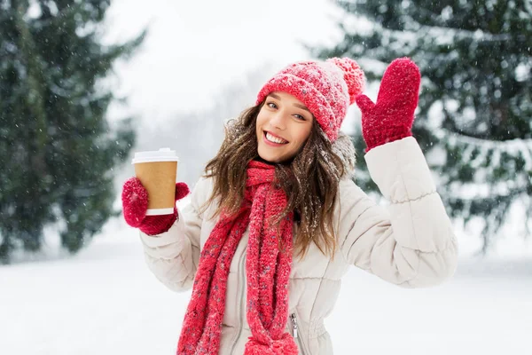 Happy teenage girl with coffee in winter park — Stock Photo, Image