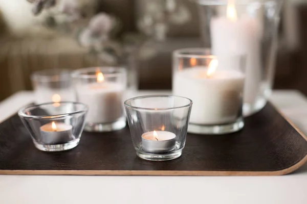 Burning fragrance candles on table at cozy home — Stock Photo, Image