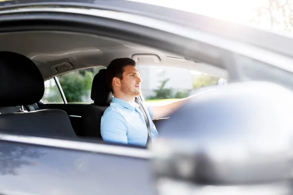Man or driver driving car in summer — Stock Photo, Image