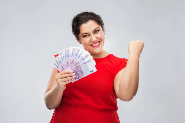 Mujer feliz sosteniendo miles de billetes de dinero — Foto de Stock