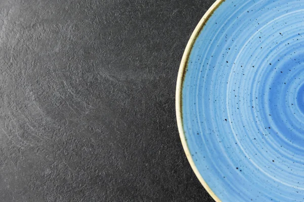 Close up of blue ceramic plate on slate background — Stock Image Close up of blue ceramic plate on slate background Stock Picture