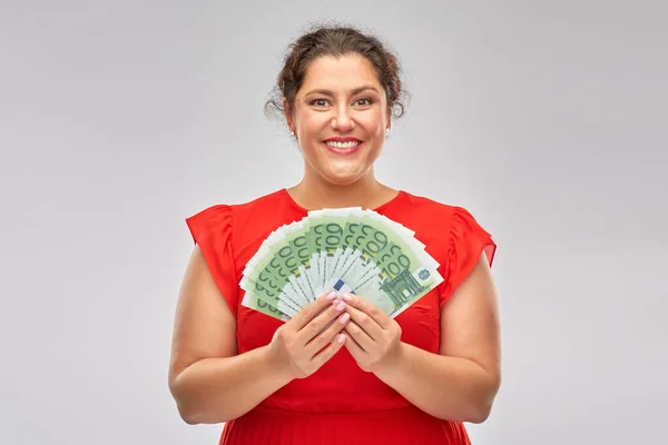 Mujer feliz sosteniendo cientos de billetes de dinero — Foto de Stock