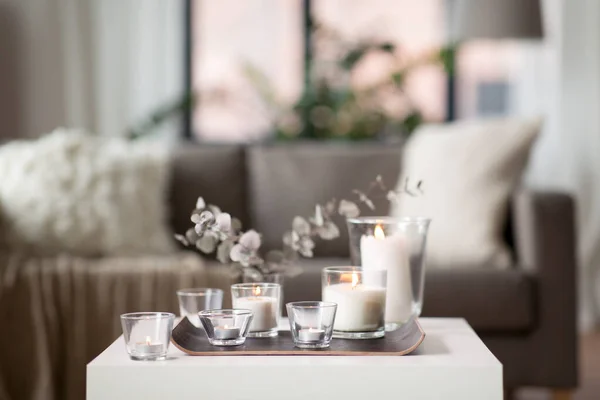 Burning fragrance candles on table at cozy home — Stock Photo, Image