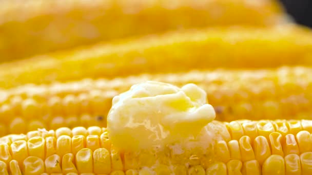 Corn with melting butter roasting on grill — Stock Video