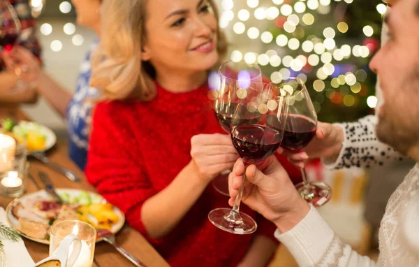 Close up of friends with wine celebrate christmas — Stock Photo, Image