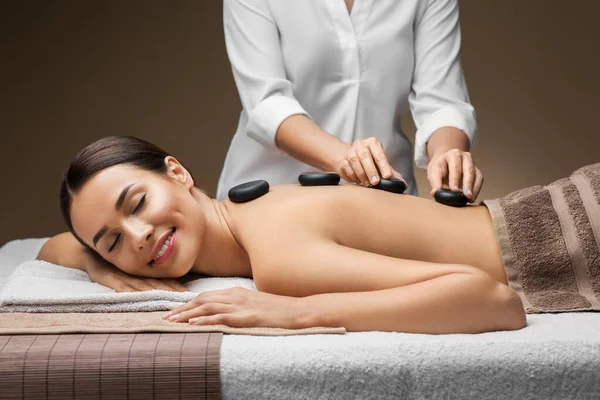 Beautiful woman having hot stone massage at spa — Stock Photo, Image