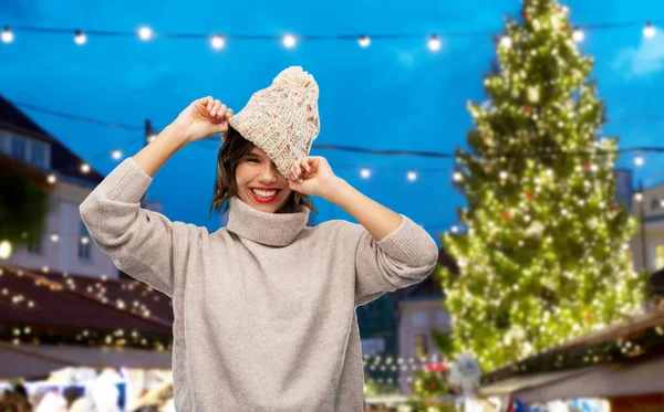 Woman in hat and sweater at christmas market — Stock Photo, Image