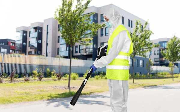 Sanitation worker in hazmat with pressure washer — Stock Photo, Image