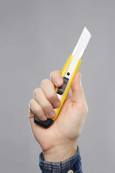 Close up of builders hand holding knife — Stock Photo, Image