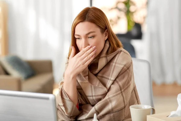 Sick woman having video call on laptop at home — Stock Photo, Image
