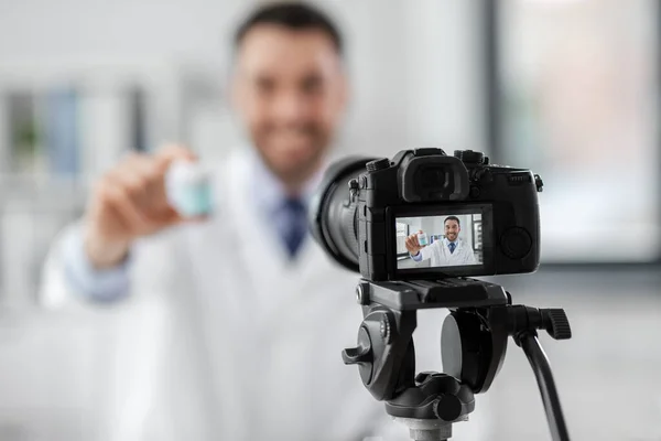 Arts met drug opname video blog in het ziekenhuis — Stockfoto