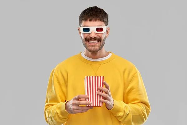 Happy man 3d movie glasses with popcorn in bucket — Stok fotoğraf