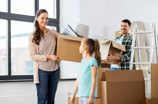 Happy family with child moving to new home — Stock Photo, Image
