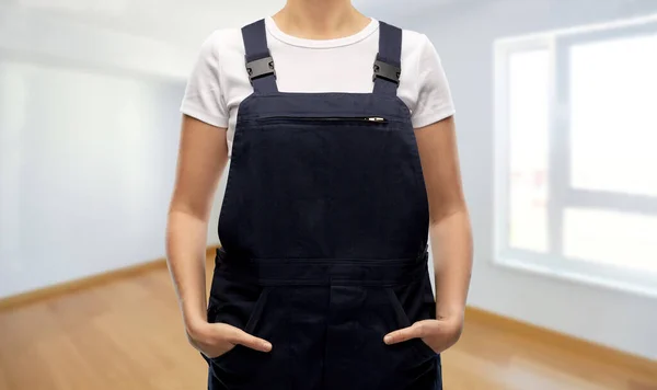 Close up of female painter or builder in overall — Stock Photo, Image