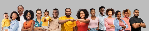 Felizes afro-americanos sobre fundo cinza — Fotografia de Stock