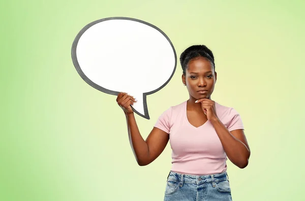 Afro-américaine femme tenant bulle discours — Photo