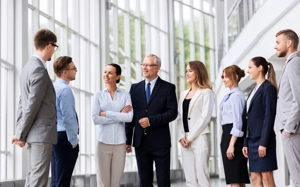 Business people talking at office building — Stock Photo, Image