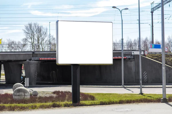 Leere Plakatwand in der estnischen Stadt Tallinn — Stockfoto