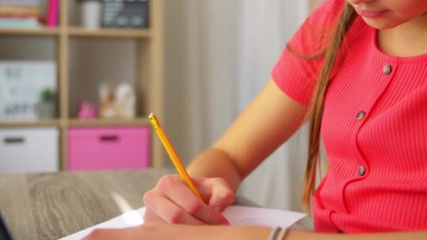 Student girl with tablet pc learning at home — Stock Video