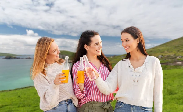 Women toasting non alcoholic drinks in ireland — Stock Photo, Image