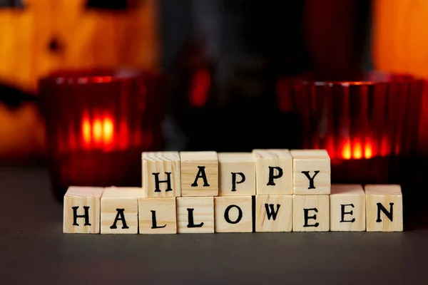 Houten speelgoed blokken met vrolijke Halloween brieven — Stockfoto