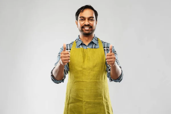 Indiai férfi kertész vagy farmer mutatja hüvelykujját felfelé — Stock Fotó