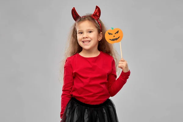 Girl in halloween costume with jack-o-lantern — Stock Photo, Image