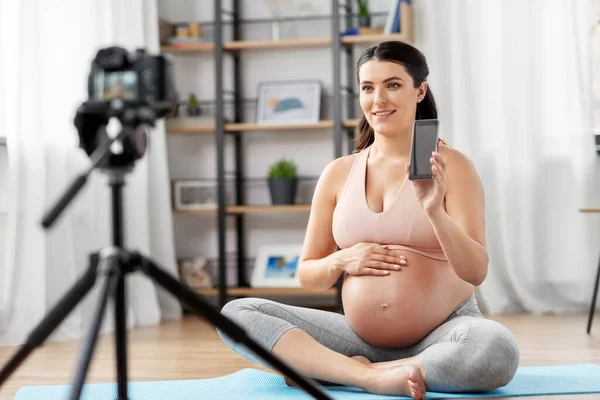 Happy pregnant woman blogger recording yoga video — Stock Photo, Image