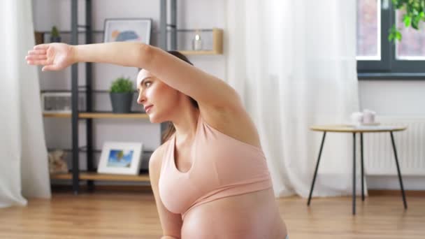 Happy pregnant woman doing sports at home — Stock Video